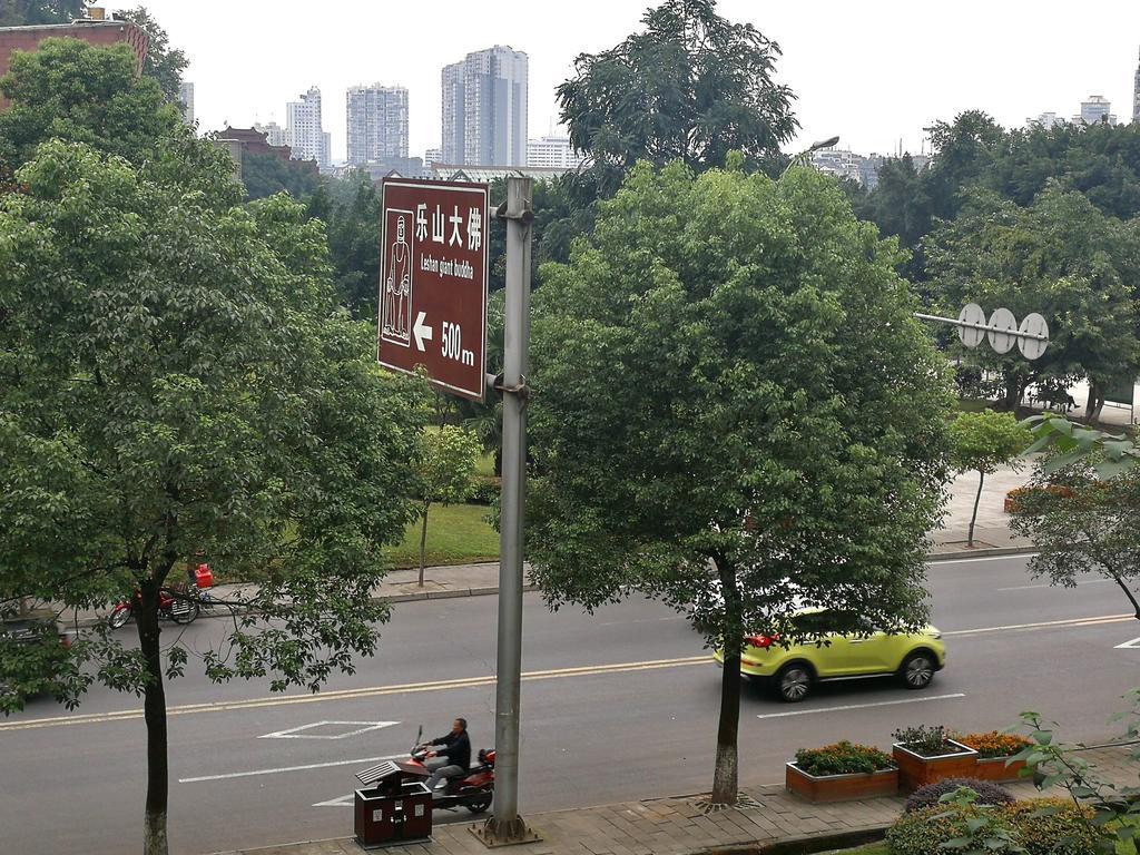 Peace Inn The Leshan Giant Buddha Branch Екстер'єр фото